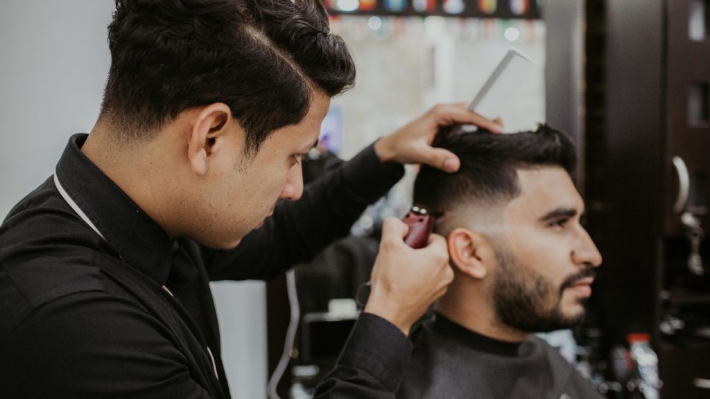 How To Cut Men's Hair With Scissors